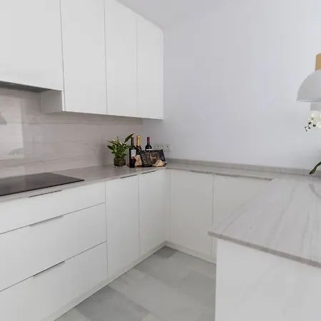 Polo 5e Jacaranda * ماربيا